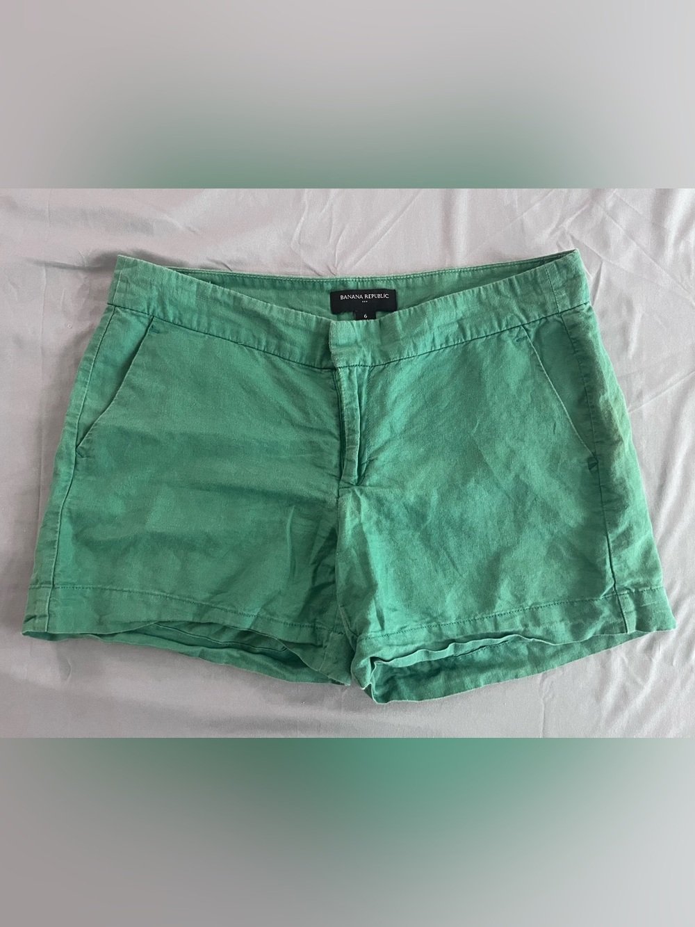 Banana Republic green cotton/linen shorts